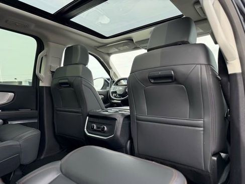 Used 2025 Ford Expedition Active image 24