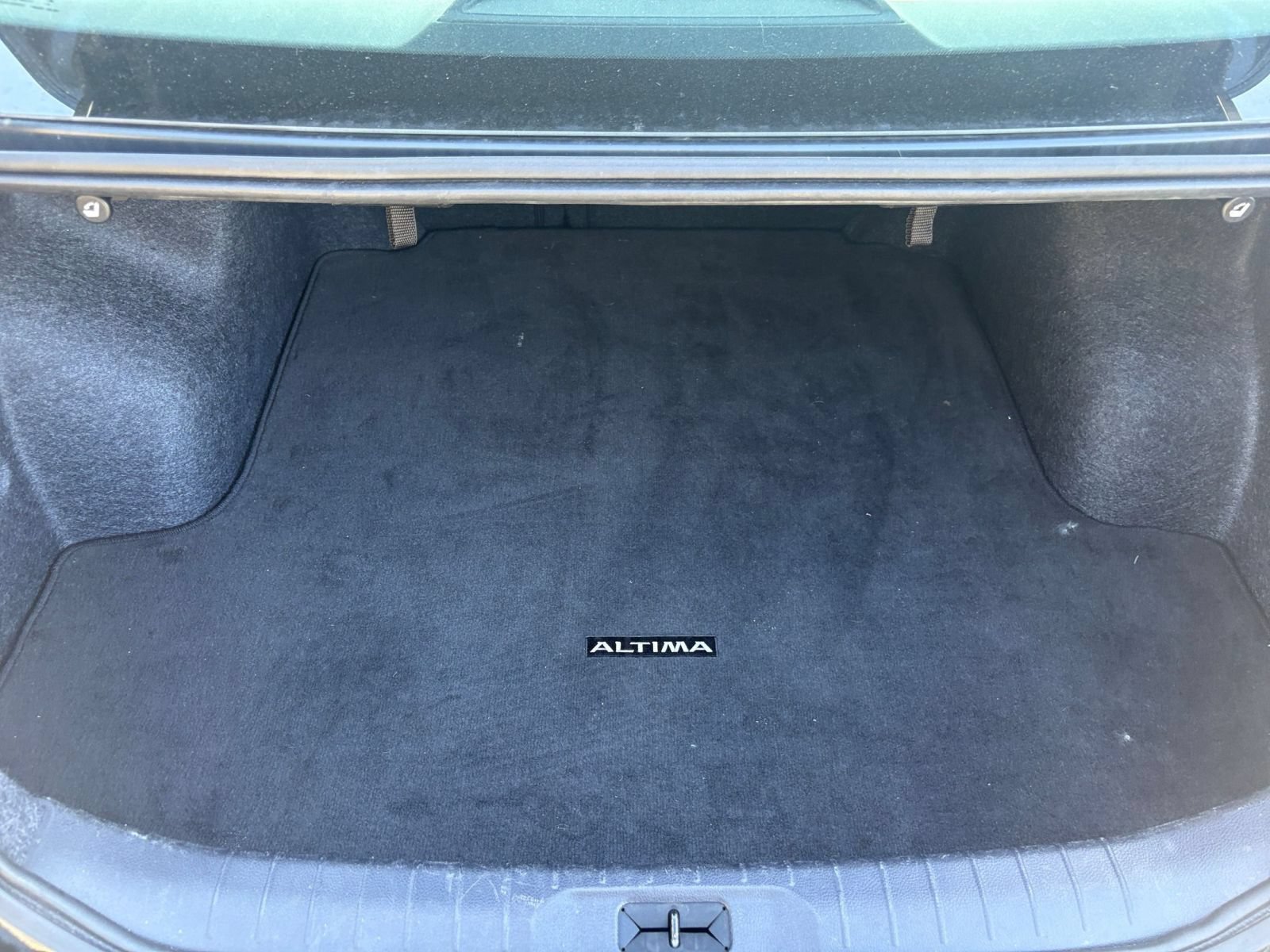 Used 2025 Nissan Altima 2.5 SV FWD image 30