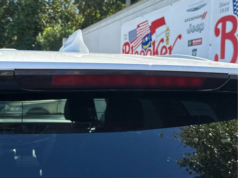 Used 2020 Buick Enclave Essence image 20