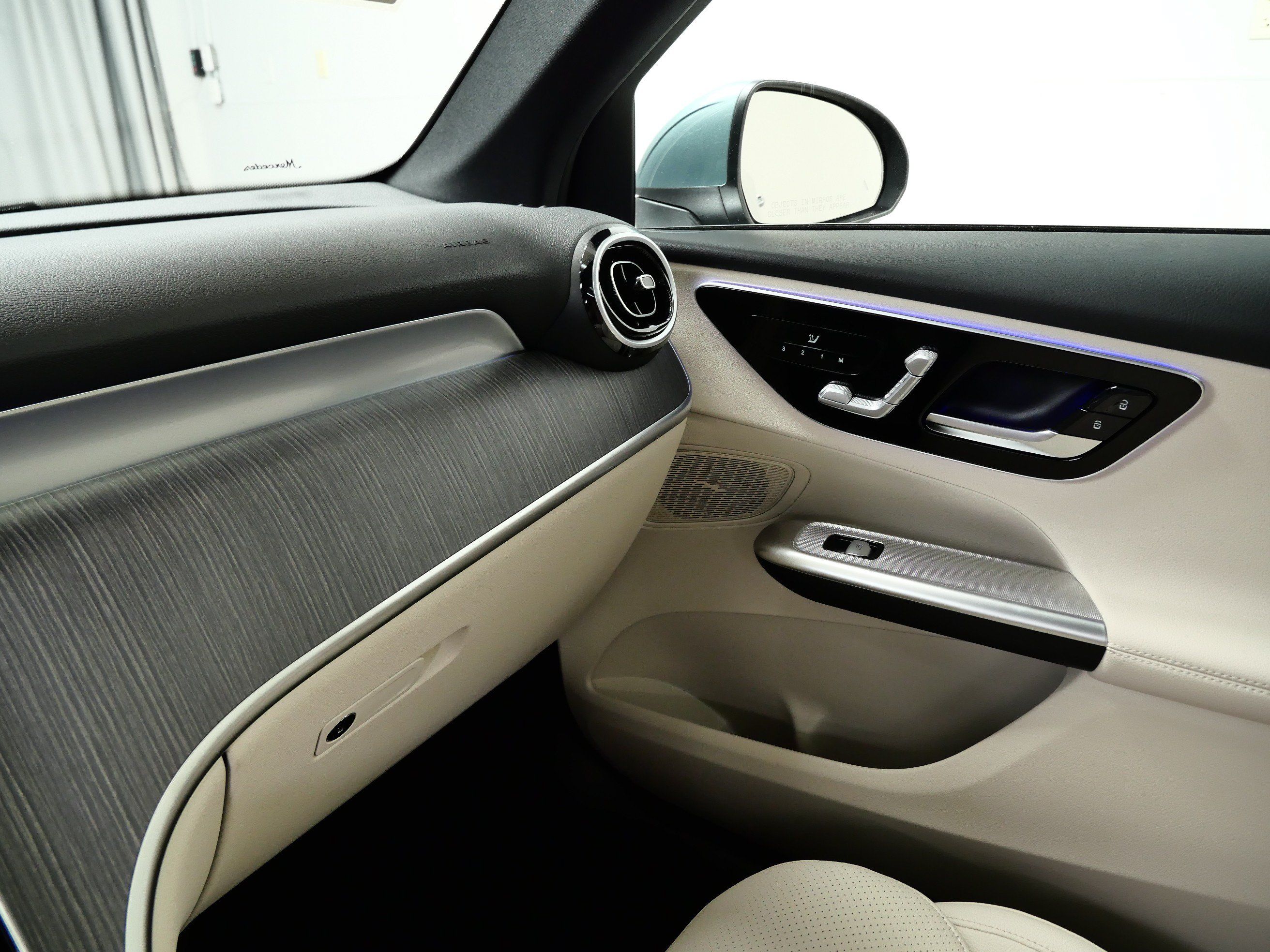 New 2027 Mercedes-Benz GLC 300 4MATIC image 11