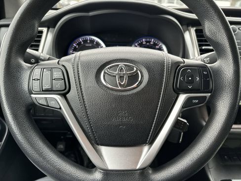 Used 2014 Toyota Highlander LE image 10