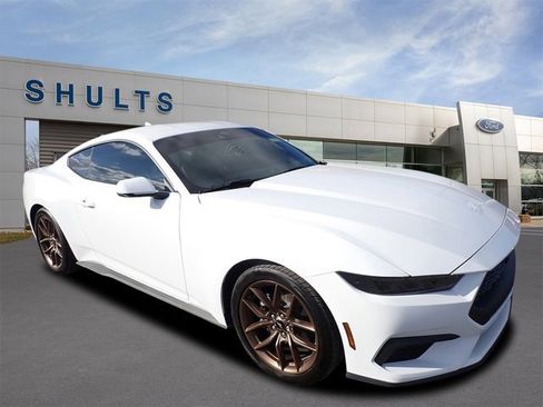 Used 2025 Ford Mustang Premium image 3