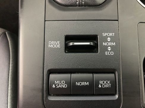 Used 2024 Toyota Highlander LE AWD/4WD image 30