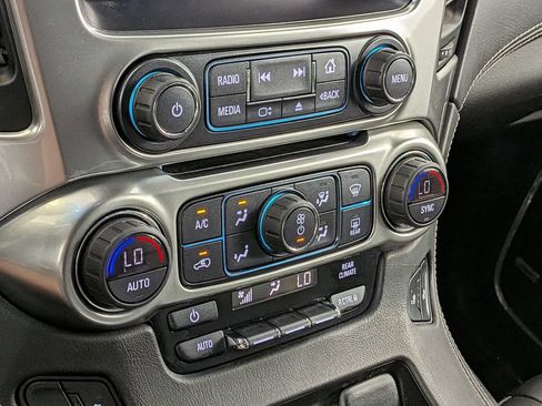 Used 2019 Chevrolet Suburban LT AWD/4WD image 21