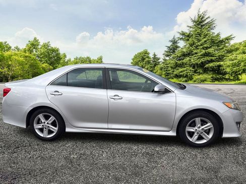 Used 2014 Toyota Camry SE FWD image 8