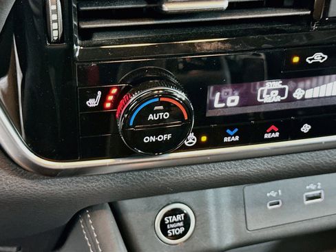 Used 2023 Nissan Rogue SL w/ SL Premium Package FWD image 26
