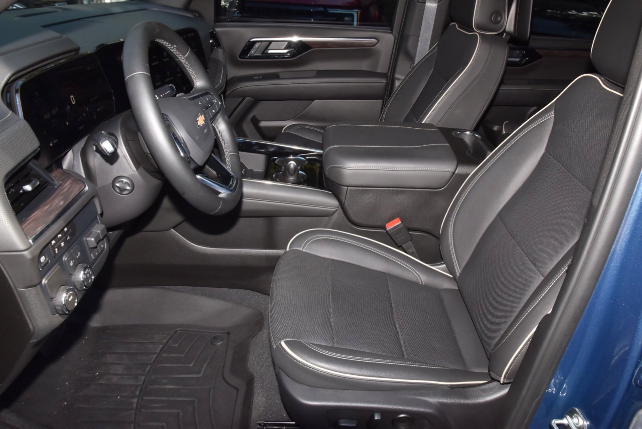 Used 2026 Chevrolet Suburban Premier RWD image 13