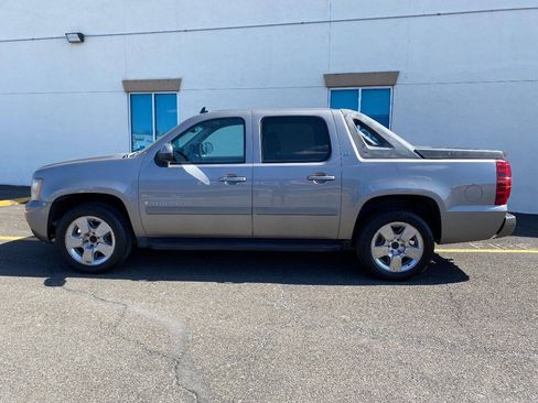 Used 2008 Chevrolet Avalanche LT w/ LT Preferred Equipment Group AWD/4WD image 2