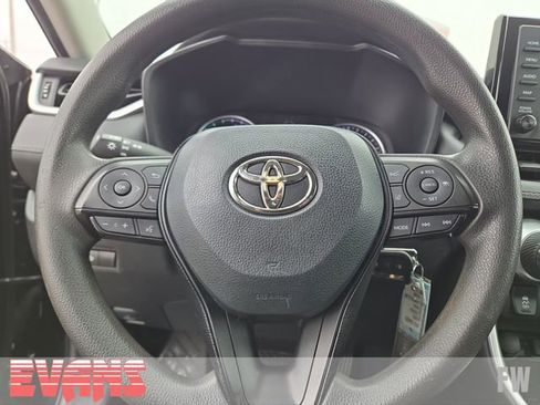 Used 2021 Toyota RAV4 LE image 10