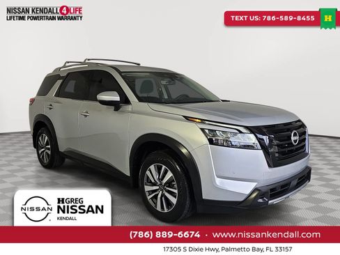 Used 2024 Nissan Pathfinder SL w/ Black Appearance Package FWD image 1