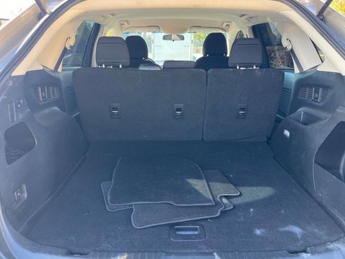 Used 2018 Ford Edge SE image 14