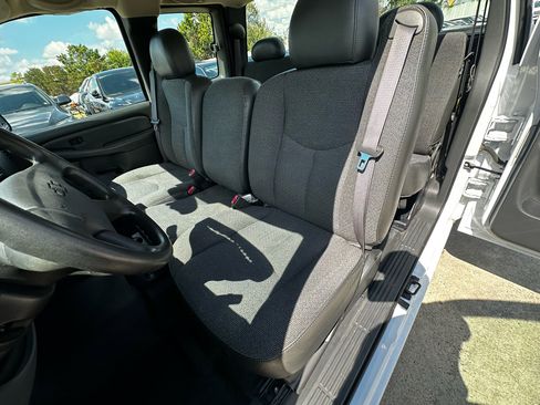 Used 2005 Chevrolet Silverado 1500 W/T image 30