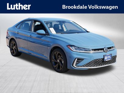 Certified 2025 Volkswagen Jetta SE w/ Black Wheel Package