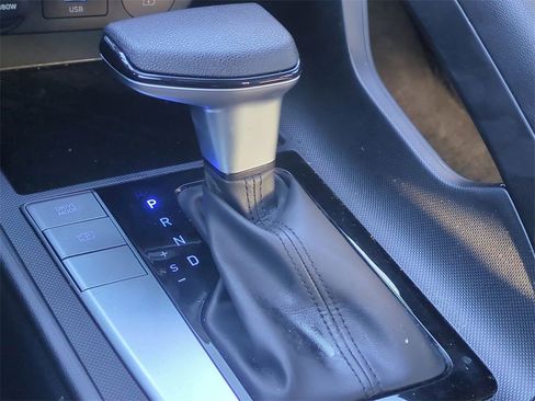 Used 2024 Hyundai Elantra SE image 17