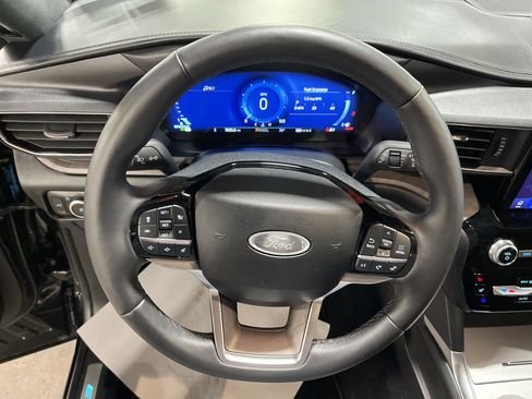 Used 2024 Ford Explorer Platinum w/ Technology Package image 20