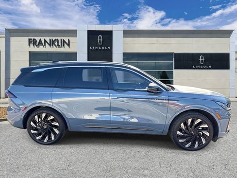Used 2025 Lincoln Nautilus Black Label w/ Jet Appearance Package AWD/4WD image 8
