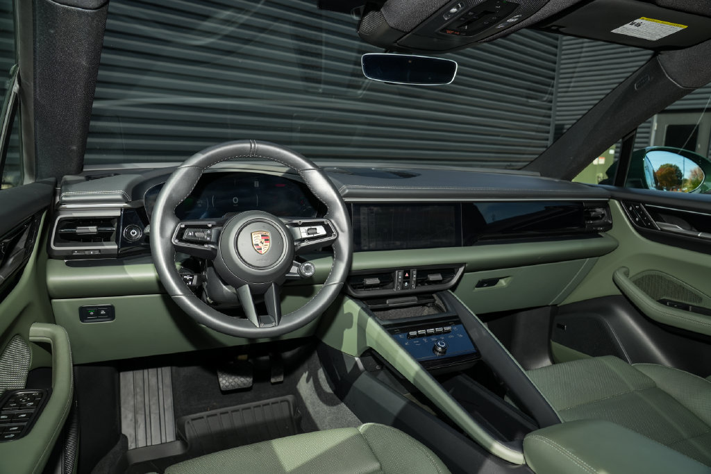 Certified 2026 Porsche Macan 4 Electric AWD/4WD image 30