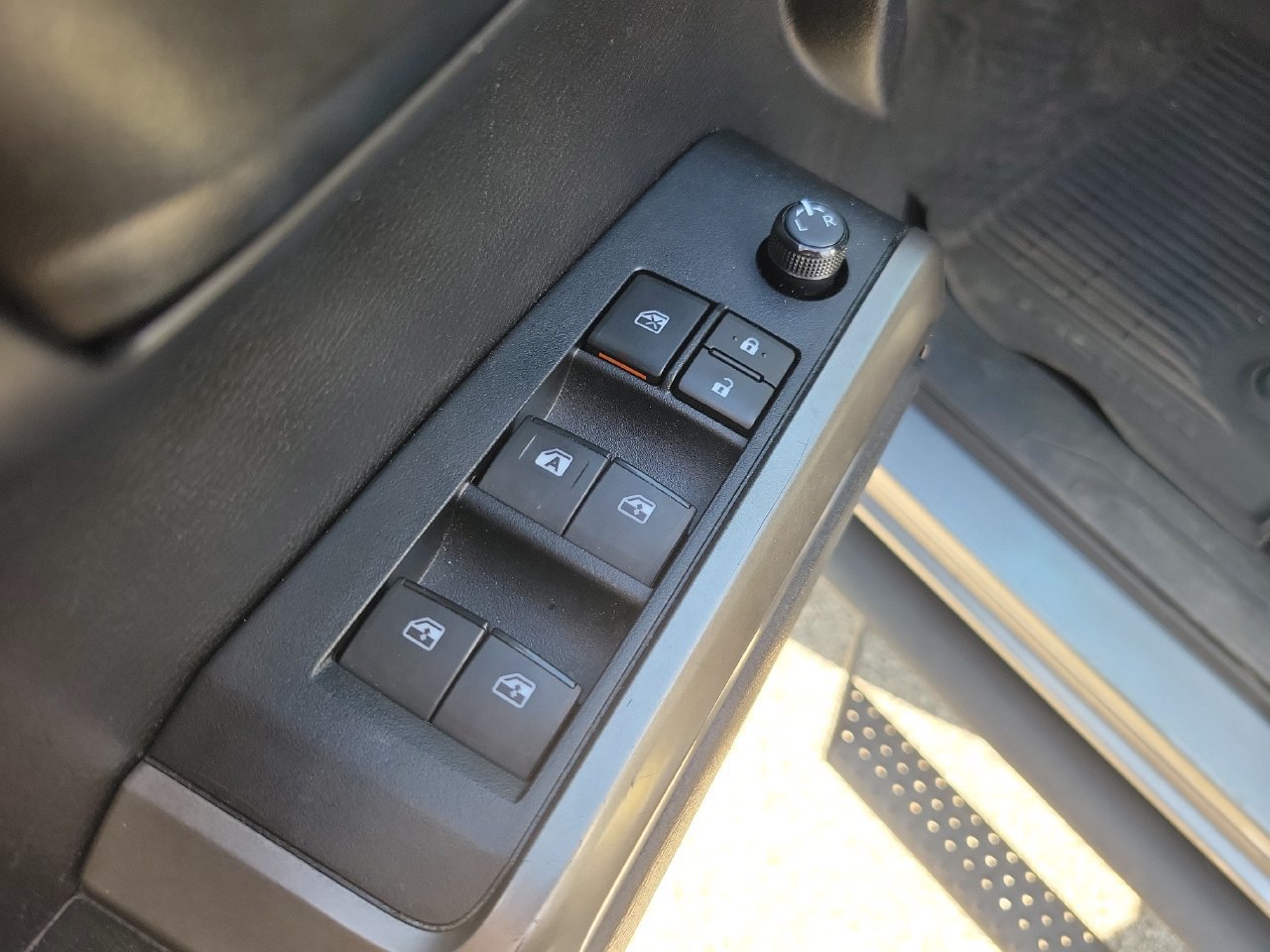 Used 2021 Toyota Tacoma SR5 RWD image 14