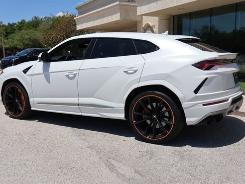 Used 2022 Lamborghini Urus AWD/4WD image 7