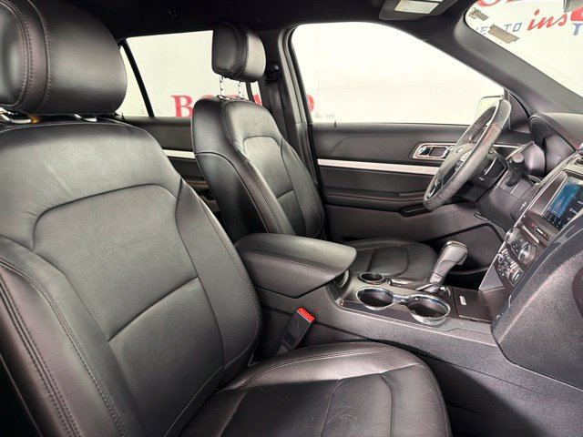 Used 2017 Ford Explorer XLT w/ Equipment Group 202A FWD image 32
