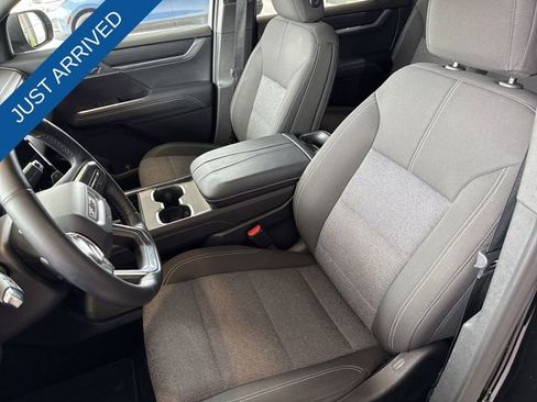 Used 2025 GMC Acadia Elevation image 11