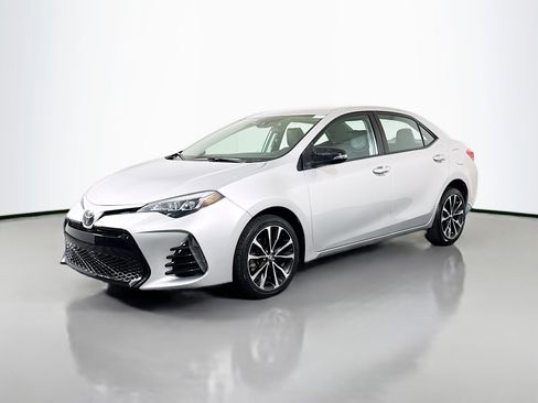Used 2018 Toyota Corolla SE w/ SE Premium Package image 4