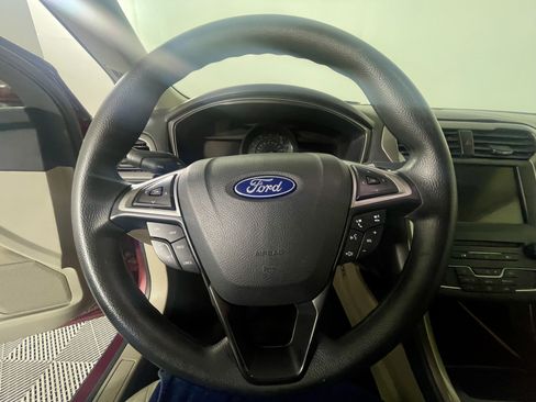 Used 2018 Ford Fusion SE w/ Fusion SE Technology Package image 18