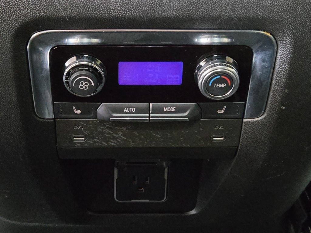 Used 2025 GMC Yukon Denali AWD/4WD image 18