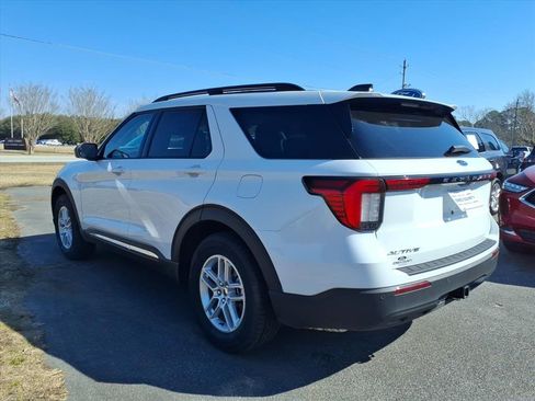 Used 2025 Ford Explorer Active image 4