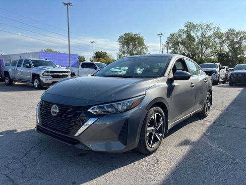 Used 2025 Nissan Sentra SV FWD image 4