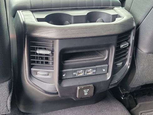 Used 2026 RAM 2500 Limited AWD/4WD image 16