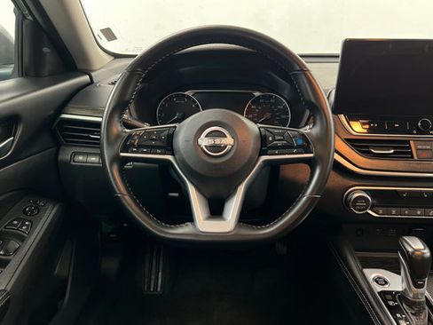 Used 2025 Nissan Altima 2.5 SV w/ SV Premium Package FWD image 12