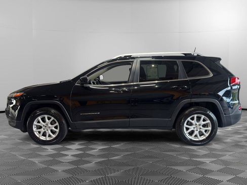 Used 2018 Jeep Cherokee Latitude Plus w/ Cold Weather Group AWD/4WD image 2
