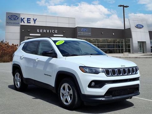 Used 2024 Jeep Compass Latitude w/ Altitude Special Edition AWD/4WD image 3