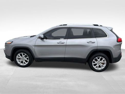 Used 2018 Jeep Cherokee Latitude Plus image 4