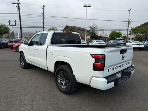 Used 2025 Nissan Frontier SV RWD image 4