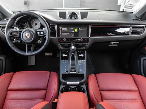 Certified 2026 Porsche Macan S AWD/4WD image 12