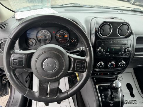 Used 2017 Jeep Patriot Latitude AWD/4WD image 8