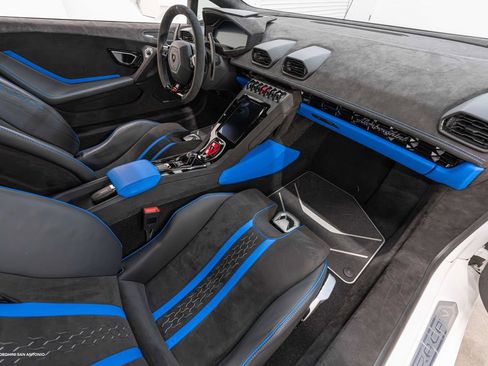 Used 2024 Lamborghini Huracan Tecnica RWD image 2
