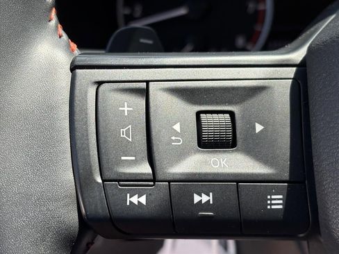 Used 2025 Nissan Rogue SV image 11