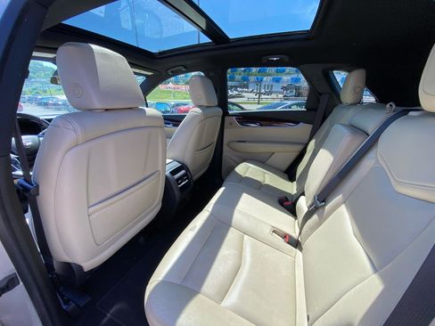 Used 2017 Cadillac XT5 Luxury w/ Driver Awareness Package FWD image 17