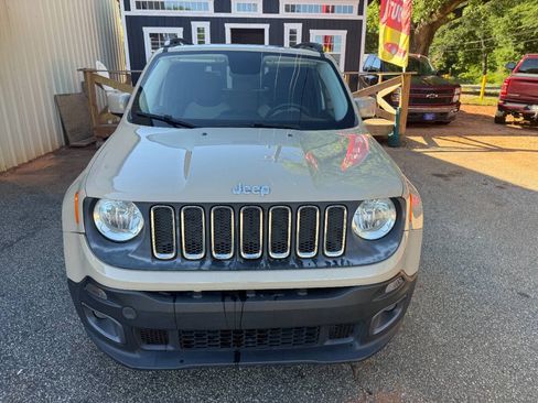Used 2015 Jeep Renegade Latitude w/ Cold Weather Group II FWD image 3