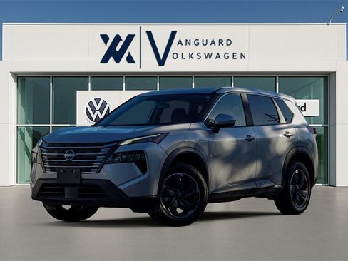 Used 2024 Nissan Rogue SV image 1