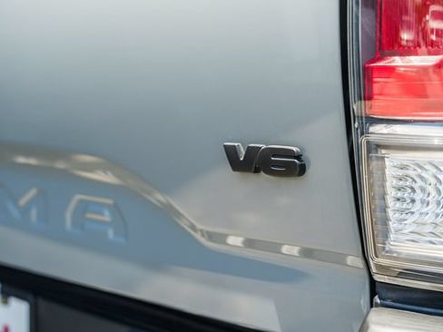 Used 2021 Toyota Tacoma TRD Off-Road AWD/4WD image 10