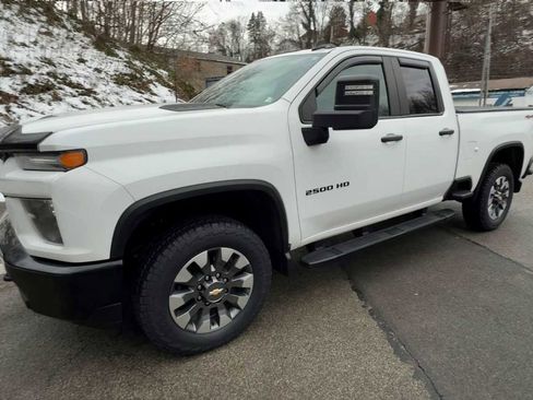 Used 2021 Chevrolet Silverado 2500 Custom w/ Custom Value Package image 5