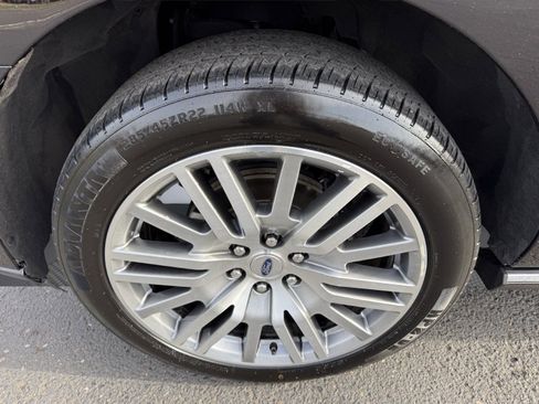 Used 2023 Ford Expedition Limited image 9