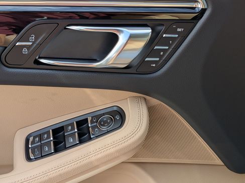 New 2026 Porsche Macan image 15