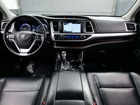 Used 2017 Toyota Highlander XLE image 18