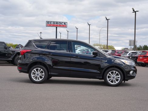 Used 2019 Ford Escape SE FWD image 2