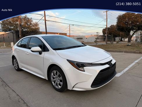 Used 2025 Toyota Corolla LE FWD image 1
